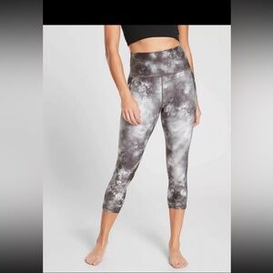 Athleta Salutation Stash Pocket II Capri Leggings Size Small Supernova Excellent